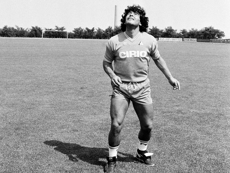 Diego Maradona zomrel vo veku 60 rokov