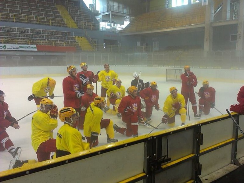Hokejisti Dukly Trenčín na prvom tréningu na ľade