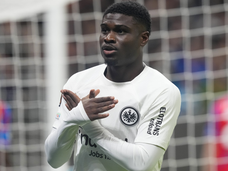 Francúzsky futbalista Junior Dina Ebimbe z Eintrachtu Frankfurt