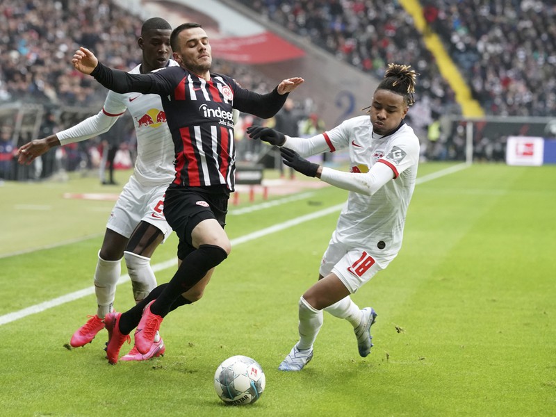 Filip Kostič a Christopher Nkunku 