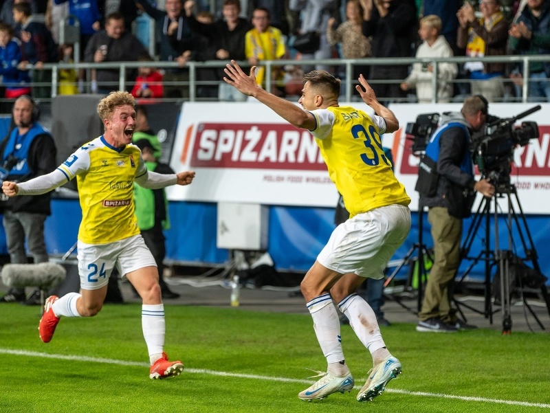 Slovenský futbalista Marek Bartoš (vpravo)