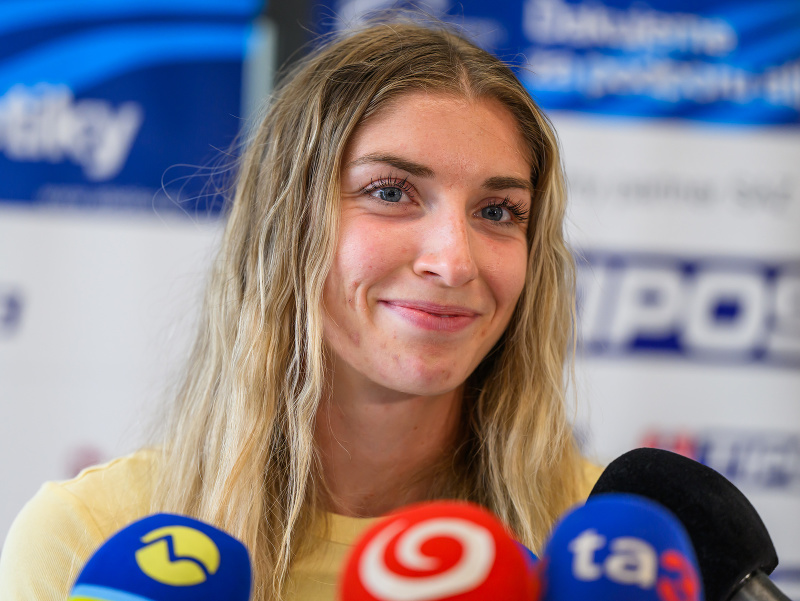 Slovenská atlétka Emma Zapletalová počas brífingu s novinármi po návrate z Diamantovej ligy v Zürichu v Bratislave