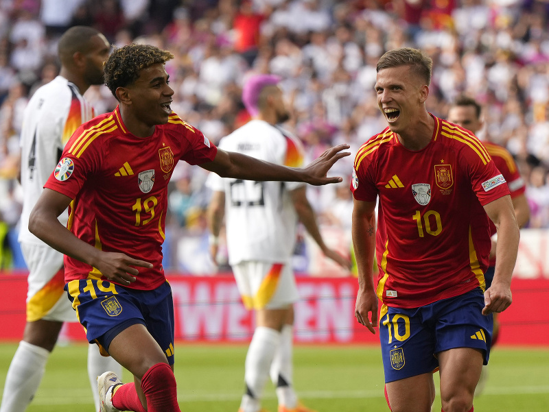 Dani Olmo a jeho gólové oslavy v drese Španielska (vpravo)