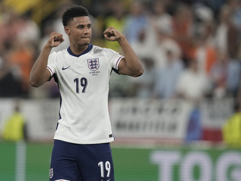 Ollie Watkins a jeho víťazné gesto po výhre nad Holandskom v semifinále EURO 2024
