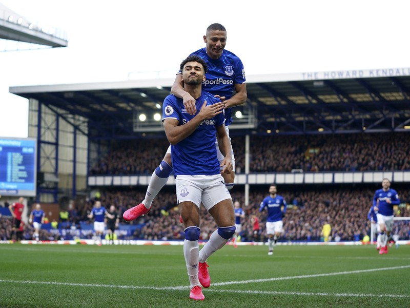 Hráči Evertonu oslavujú gól