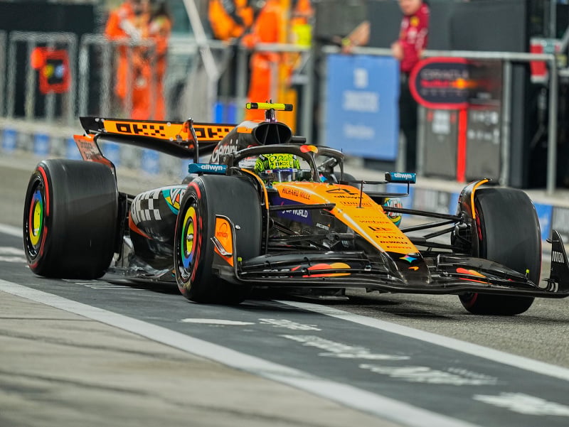 Lando Norris počas druhého tréningu v Abú Dabí
