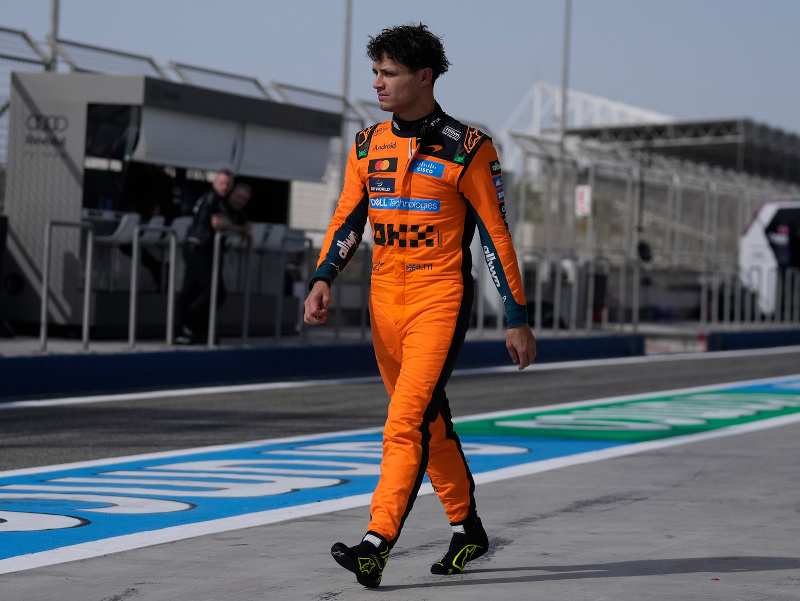 Lando Norris počas testov v Brahrajne