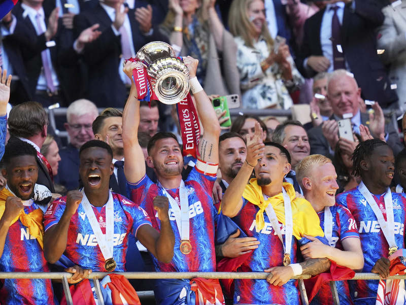 Crystal Palace FC oslavuje zisk FA Cupu