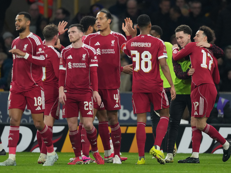 Hráči Liverpoolu oslavujú gól