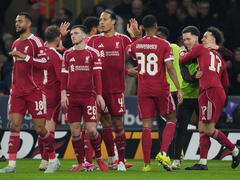 Hráči Liverpoolu oslavujú gól