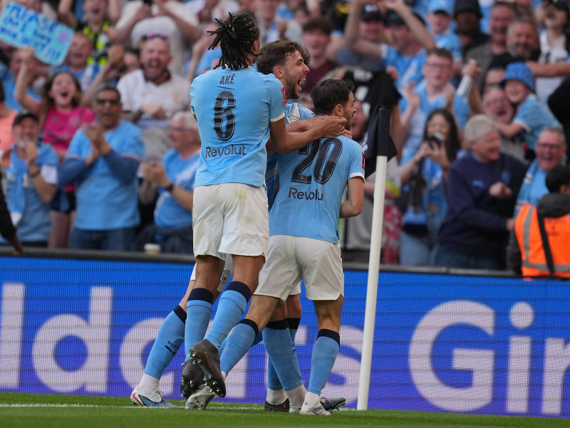 Manchester City oslavuje gól 