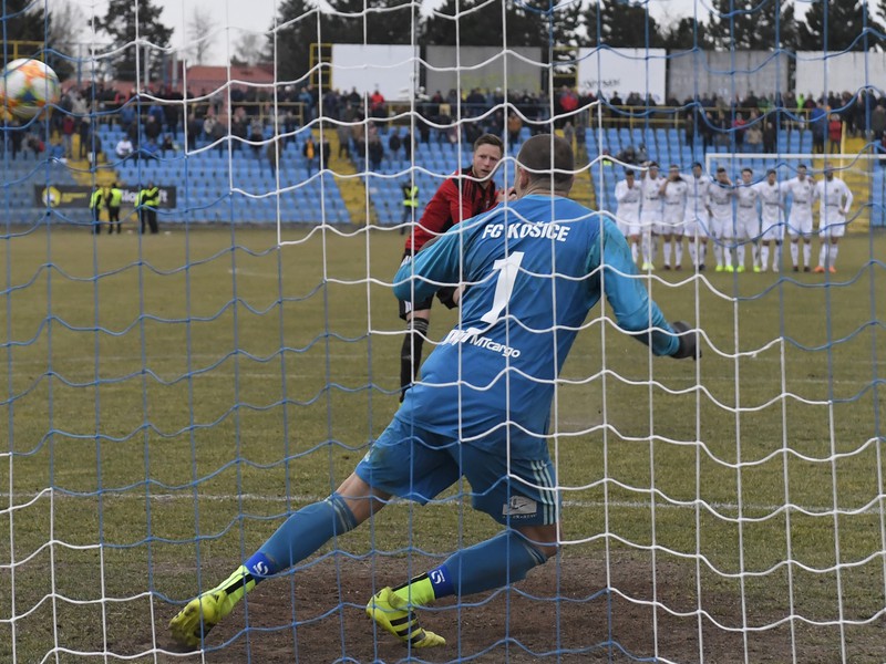 Fabian Miesenboeck premieňa penaltu
