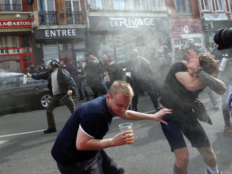 Fanúšikovia vyvádzajú v uliciach Francúzska