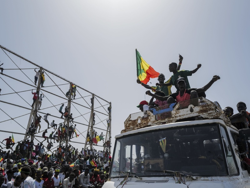 Fanúšikovia Senegalu vítajú svojich hrdinov doma po historickom triumfe