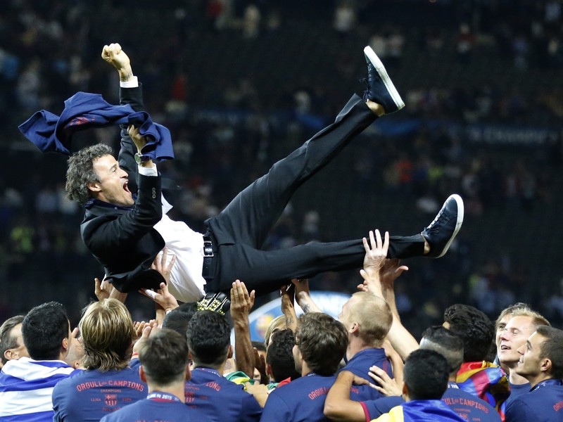 Luis Enrique oslavuje triumf so svojimi zverencami