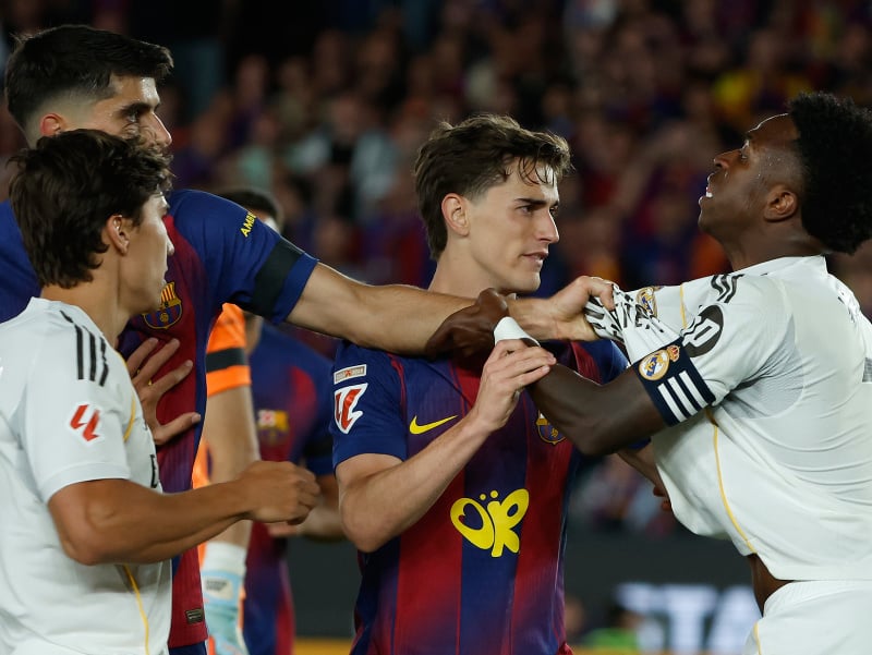 Vinícius Júnior a futbalisti Barcelony v ostrom konflikte