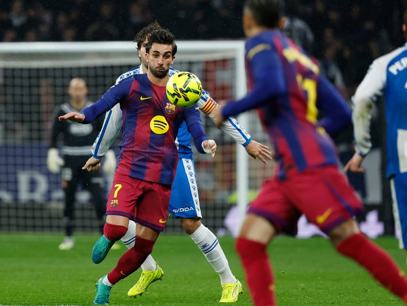 Ferran Torres z FC Barcelona pri lopte