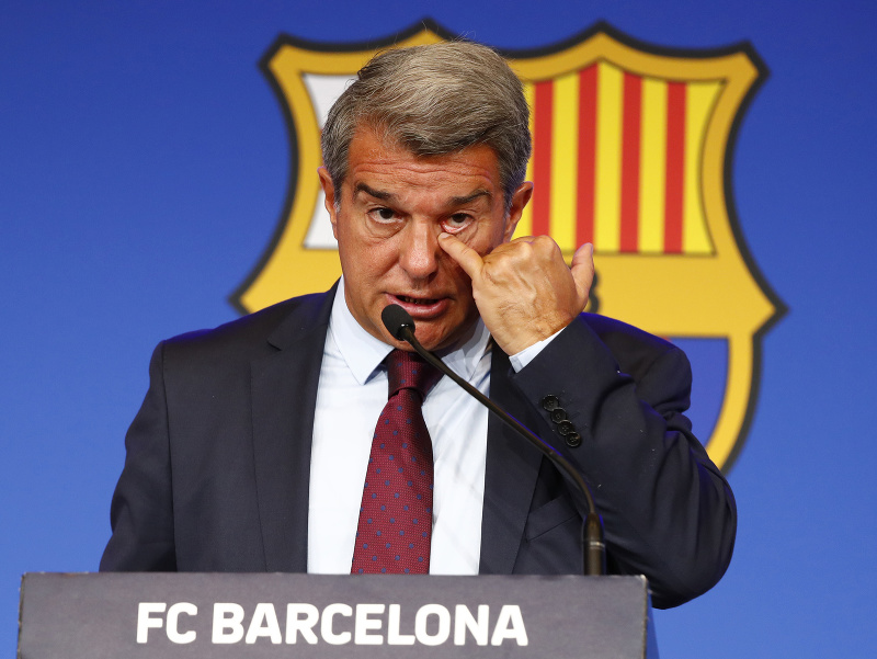Prezident FC Barcelona Joan Laporta počas tlačovej konferencie