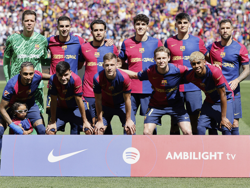 Futbalisti Barcelony pred štartom ligového zápasu