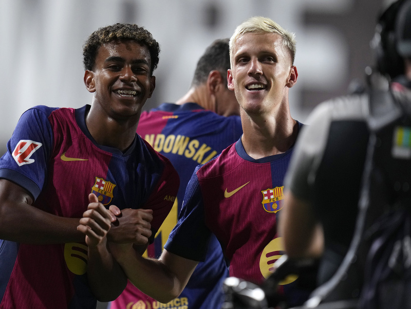 Dani Olmo a Lamine Yamal oslavujú gól
