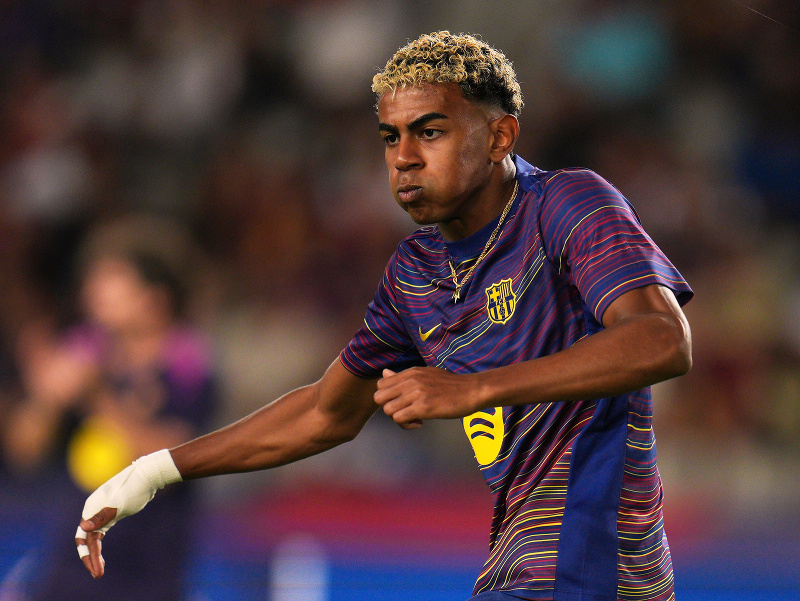 Lamine Yamal, hviezda FC Barcelona, počas zápasu Ligy majstrov