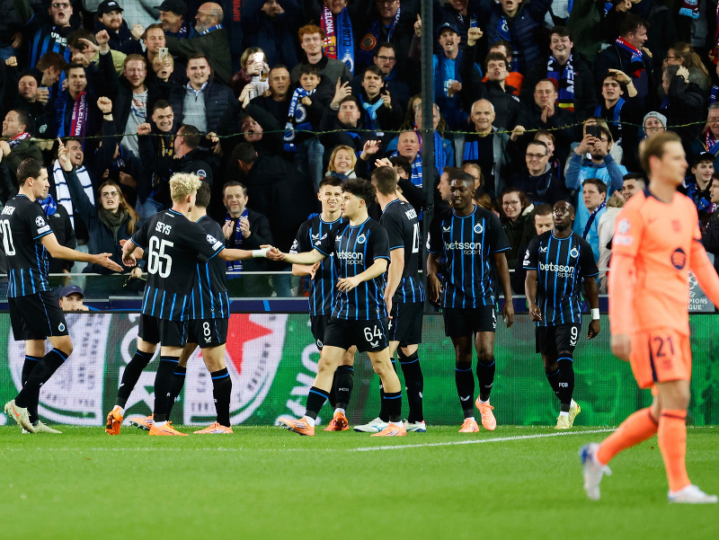 Hráči FC Bruggy sa tešia po góle Nicola Tresoldiho