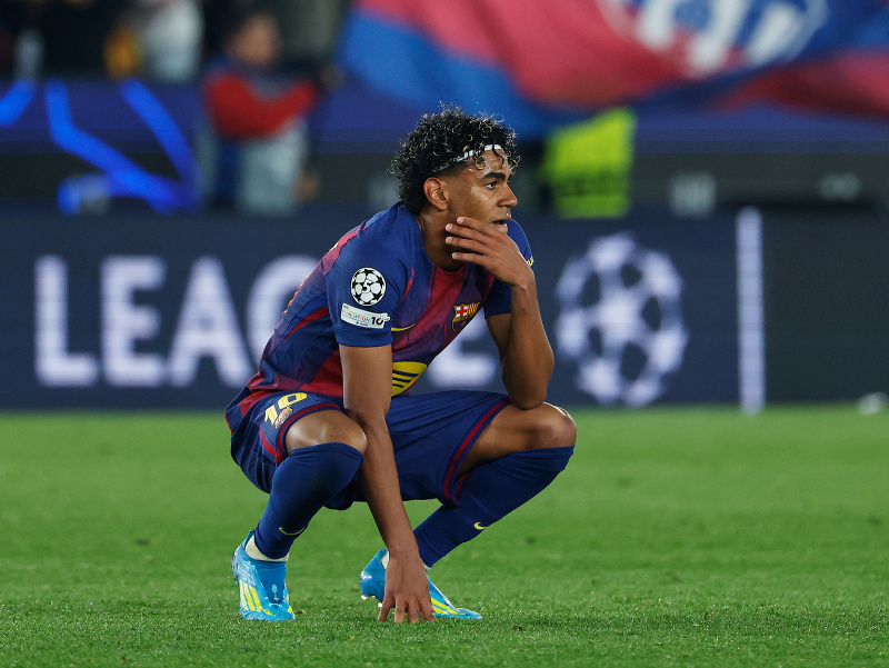 Sklamaný Lamine Yamal po prehre Barcelony s Atléticom Madrid v Lige majstrov
