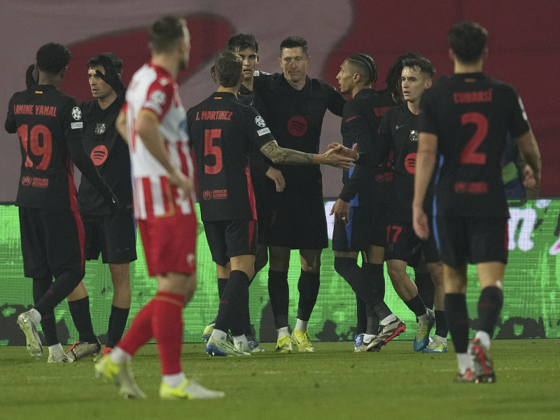 Hráči Barcelony oslavujú po góle proti Belehradu