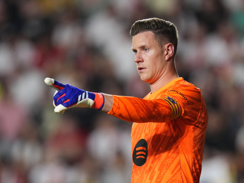 Marc-Andre ter Stegen reaguje počas zápasu