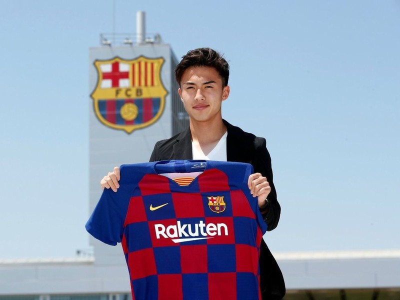 Hiroki Abe sa stal posilou FC Barcelona