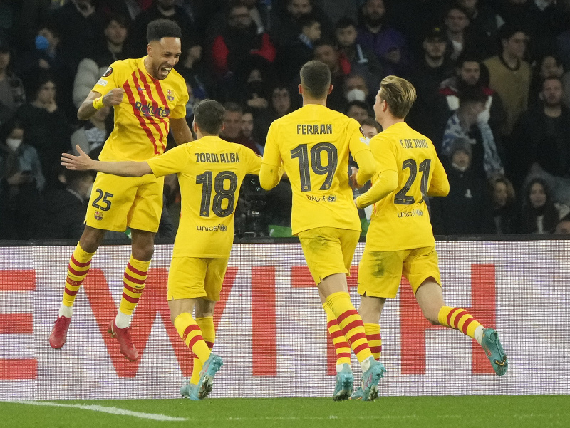 Pierre-Emerick Aubameyang oslavuje gól Barcelony