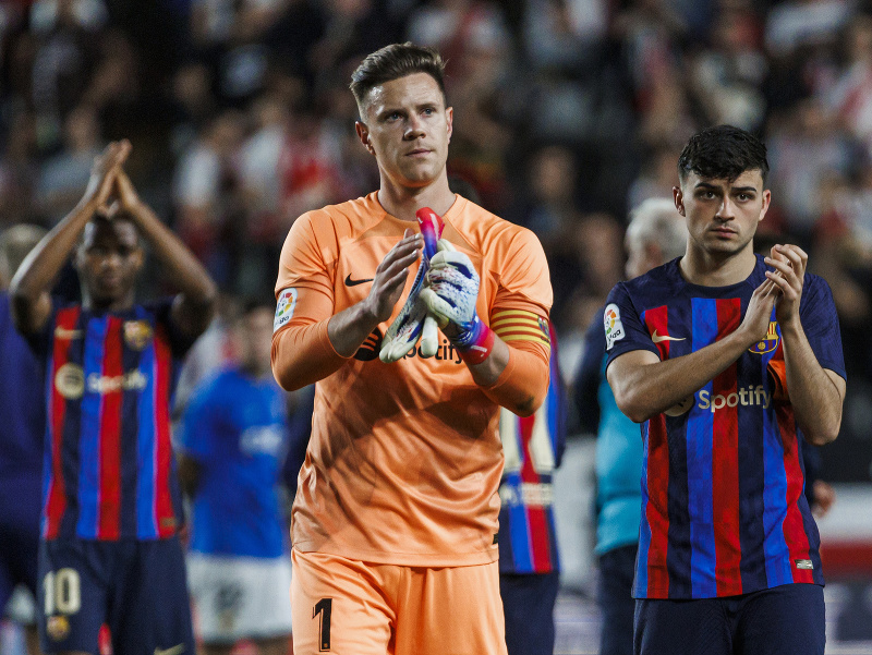 Sklamaní hráči Barcelony ďakujú fanúšikom