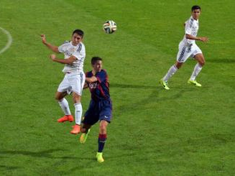 Momentka zo zápasu Real Madrid-FC Barcelona na  futbalovom turnaji dorastencov do sedemnásť rokov Michalovce Cup 2014 