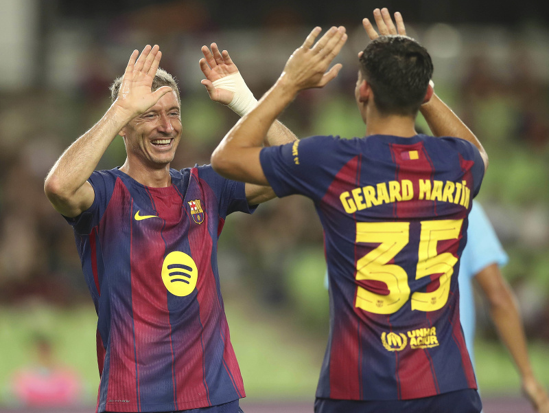 Robert Lewandowski a Gerard Martin 
