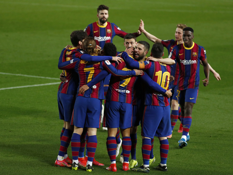 Radosť hráčov Barcelony po postupe do finále Copa del Rey