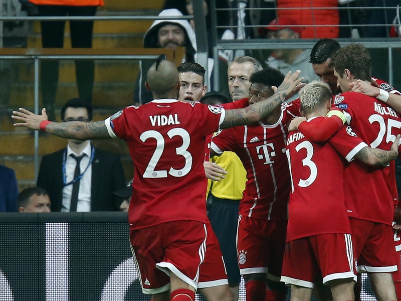 Radosť hráčov Bayernu po strelení gólu