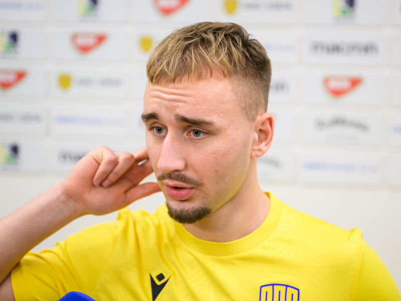 Na snímke hráč DAC Dunajskej Stredy Matej Trusa odpovedá na otázky novinárov