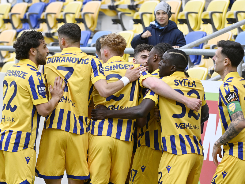 Futbalisti Dunajskej Stredy sa tešia z gólu