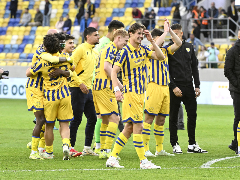 Radosť futbalistov Dunajskej Stredy po víťazstve vo finále play-off v Niké lige o Európsku konferenčnú ligu