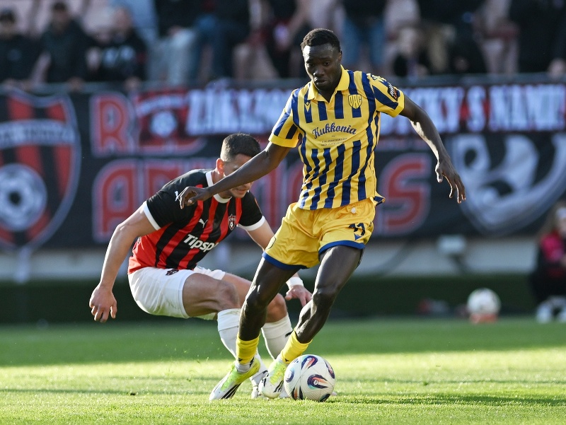 Na snímke hráč DAC Abdoulaye Gueye 