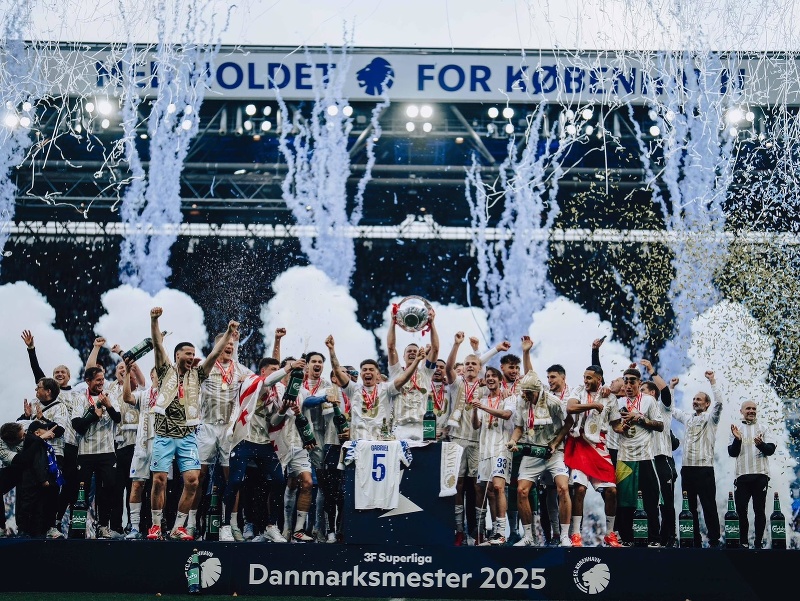 Hráč FC Kodaň oslavujú majstrovský titul