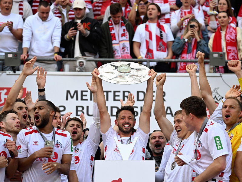 Radosť hráčov 1. FC Kolín po postupe do Bundesligy
