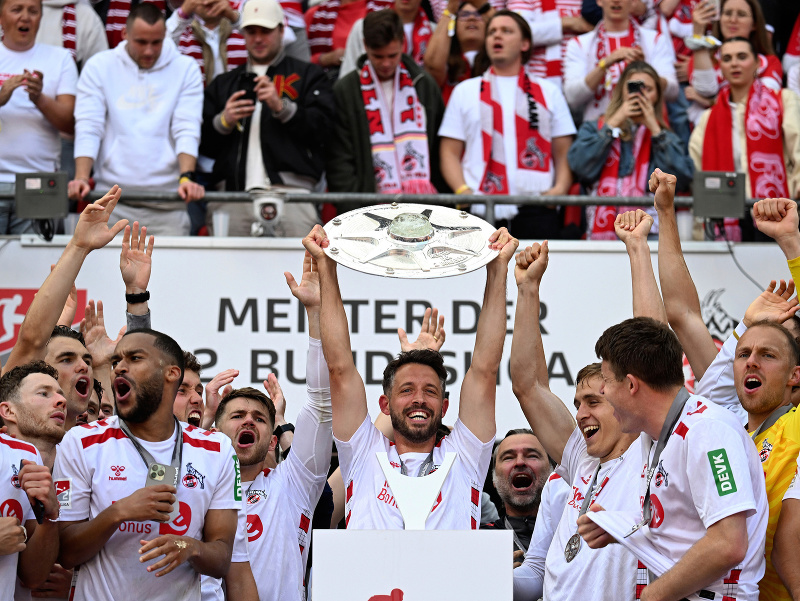 Radosť hráčov 1. FC Kolín po postupe do Bundesligy