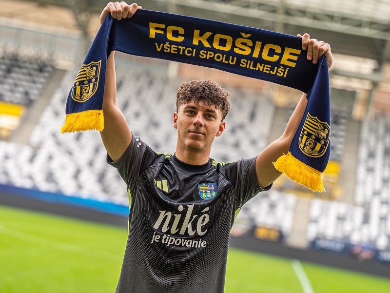 Filip Kalanin podpísal svoju prvú profesionálnu zmluvu s FC Košice.