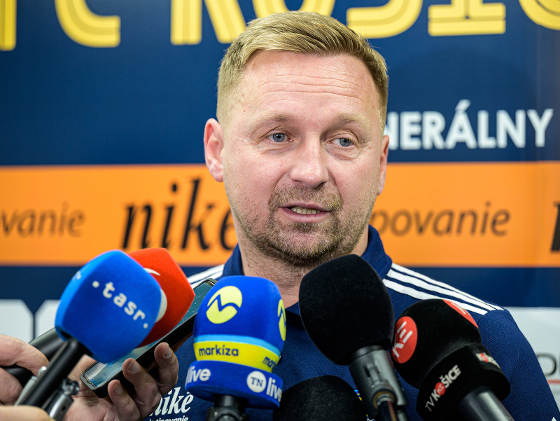 Na snímke hlavný tréner FC Košice Peter Černák