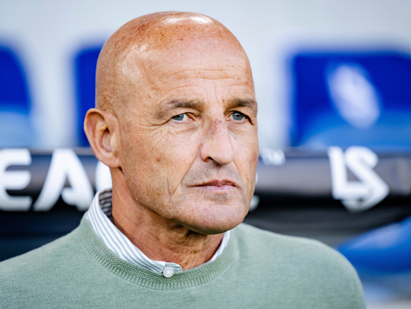 Futbalový tréner Peter Zeidler na lavičke FC Lausanne