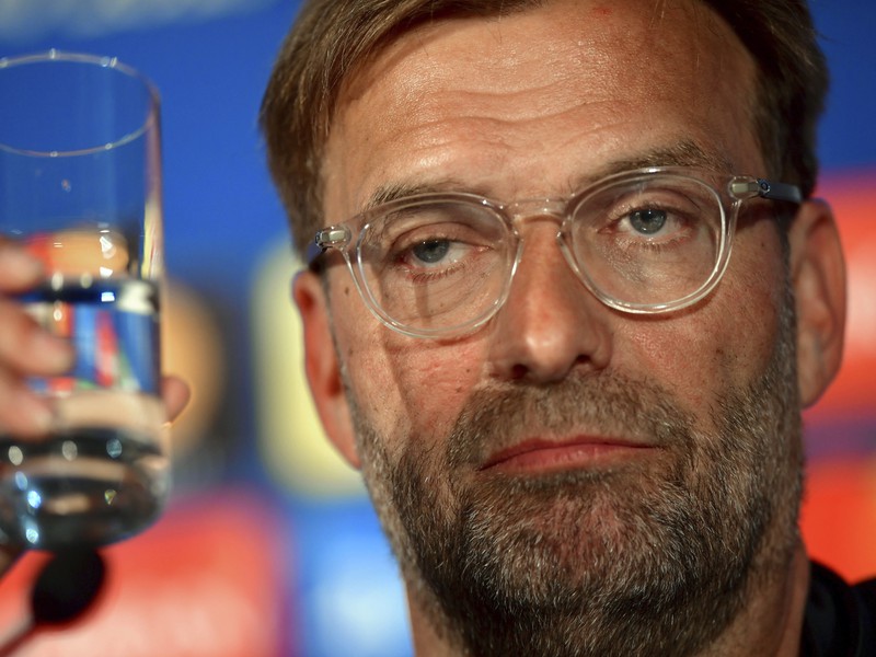 Tréner Liverpoolu Jürgen Klopp na tlačovej konferencii
