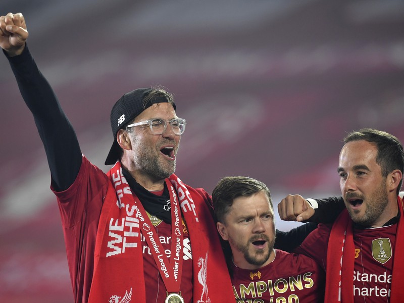 Jürgen Klopp (vľavo) počas osláv majstrovského titulu
