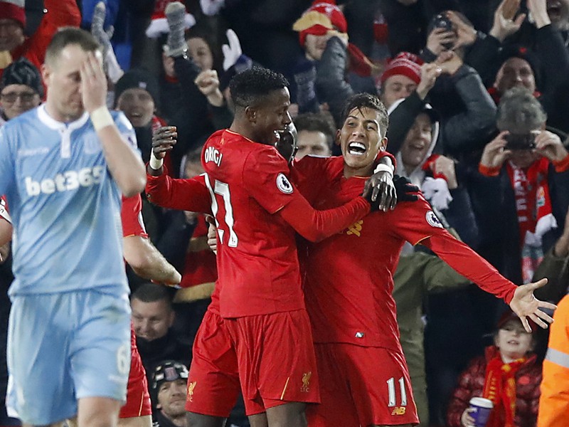 Hráči FC Liverpool oslavujú gól