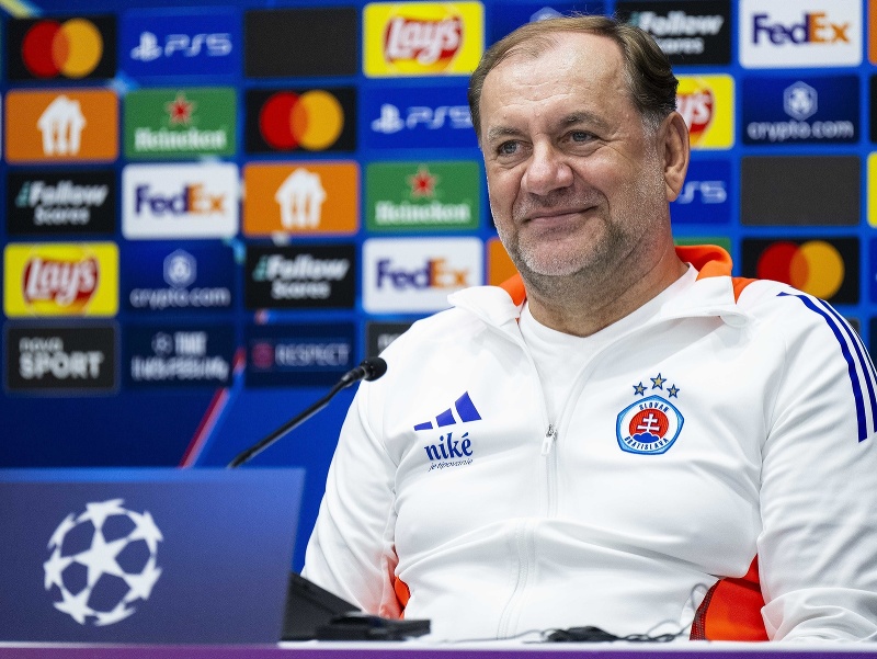 Na snímke tréner ŠK Slovan Bratislava Vladimír Weiss